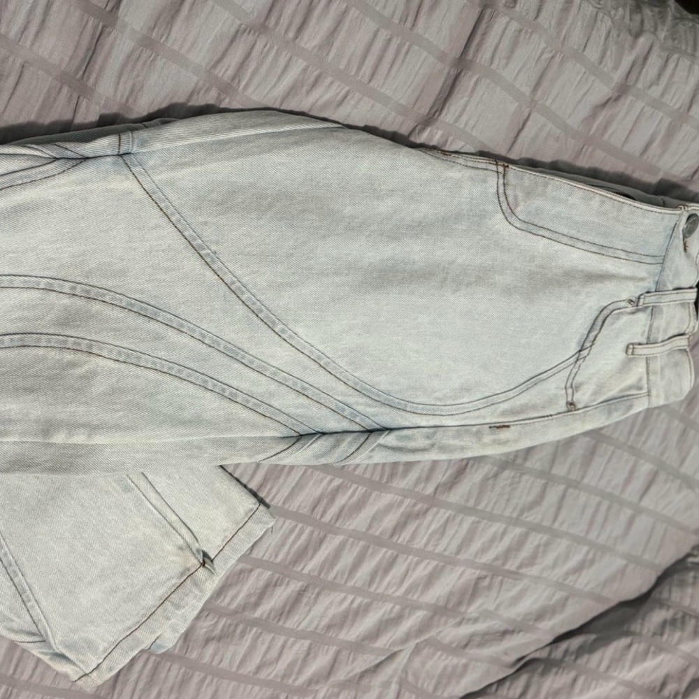 PrettyLittleThing Light Wash Boyfriend Jeans